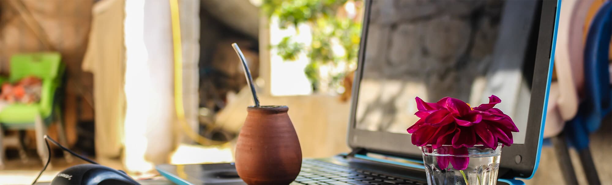 Digital nomad working while traveling